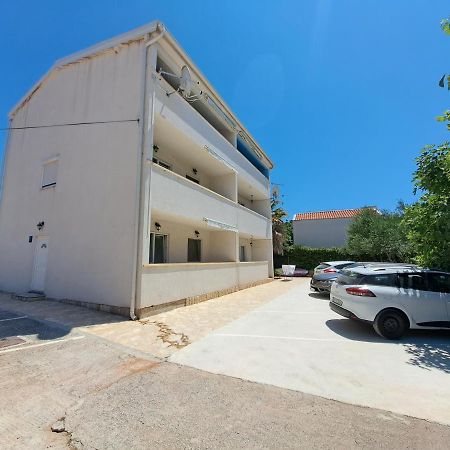 Apartmani Postonjski Привлака Экстерьер фото
