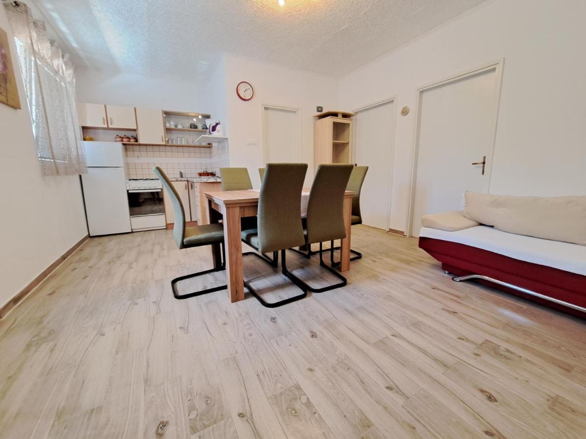Apartmani Postonjski Привлака Экстерьер фото